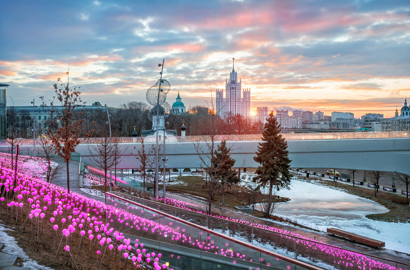 Парящий мост в парке Зарядье зимой